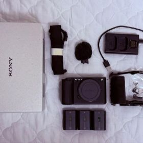 「訳あり」 SONY ZV-E1（ボディ＋バッテリー３つ＋充電器＋ケージ）