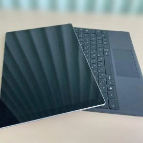 【第8世代Core i5・8GB・SSD256GB】Surface Pro 6