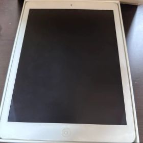 iPad Air第1世代32GB Wi-Fi + Cellular au
