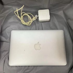 MacBook Air (11インチ, Early 2015)（中古品）