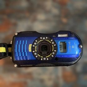 美品 RICOH WG-4 GPS デジタルカメラ 本体