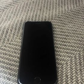Apple iPhone SE 第2世代 ブラック 本体