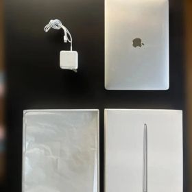 Apple MacBook Air 13インチ M1チップ 256GB 本体