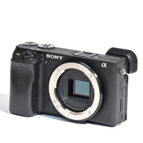 SONY α6400 ボディ バッテリー３つ★ミラーレス一眼カメラ