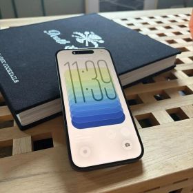 【美品】iPhone 15 Pro 128GB ブラックチタニウム SIMフリー