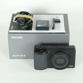[美品 | シャッター数771回｜サムレスト付] RICOH GR IV | コンパクトデジタルカメラ