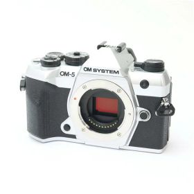 【中古品】 《新同品》 OM SYSTEM OM-5 Mark II ボディ シルバー [ デジタルカメラ ]