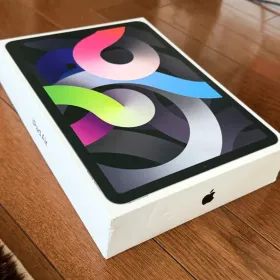 Apple iPad Air 10.9 (2020年、第4世代) 新品¥26,800 中古¥25,500