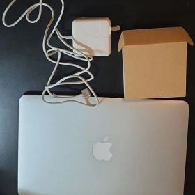 美品Apple MacBook Air 11-inch Early 2014本体