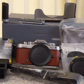 ★美品★Nikon Zfcボディ シルバー クリムゾンレッド XTZアダプター付