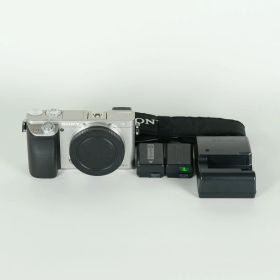 [良品 | シャッター数15,250回｜バッテリー2個付] SONY α6000（ILCE-6000） [ボディ シルバー] | SONY Eマウント
