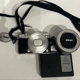 【美品・通電確認済】Nikon 1 J5 ダブルズームレンズキット シルバー