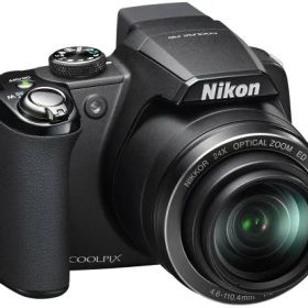 【中古】「非常に良い」Nikon Coolpix p90 12.1 MPデジタルカメラwith 24 x Wide Angle光学式振動Reduction (VR)ズームと3インチ角度調整LCD