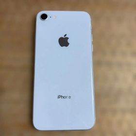 Apple iPhone 8 本体 シルバーバッテリー残量92% 純正イヤホン付