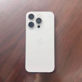 iPhone 15 Pro 128GB ホワイトチタニウム SIMフリー 美品