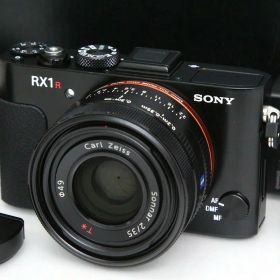 【中古】【美品】ソニー サイバーショット DSC-RX1R CA01-R7331-2K2 SONY フルサイズ デジカメ コンデジ 中古