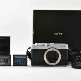 ■ 美品 ■ フジフィルム FUJIFILM X-E4《元箱付 S数2870回》