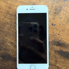 iPhone8 シルバー