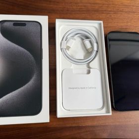 美品Apple iPhone 15Proブラックチタニウム 256GB