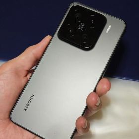 Xiaomi 15 16/512GB ブラック 美品