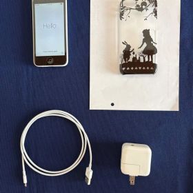 Apple iPhone 5c 16GB白・充電器・ケーブル・ケース付き