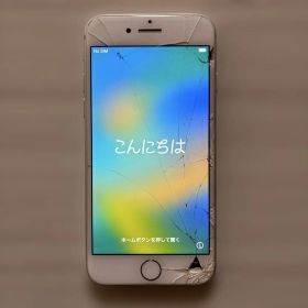 iPhone 8 64GB シルバー 本体 画面割れあり 初期化済み