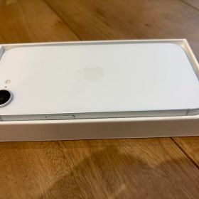 バッテリー100% iPhone16e 256GB 美品