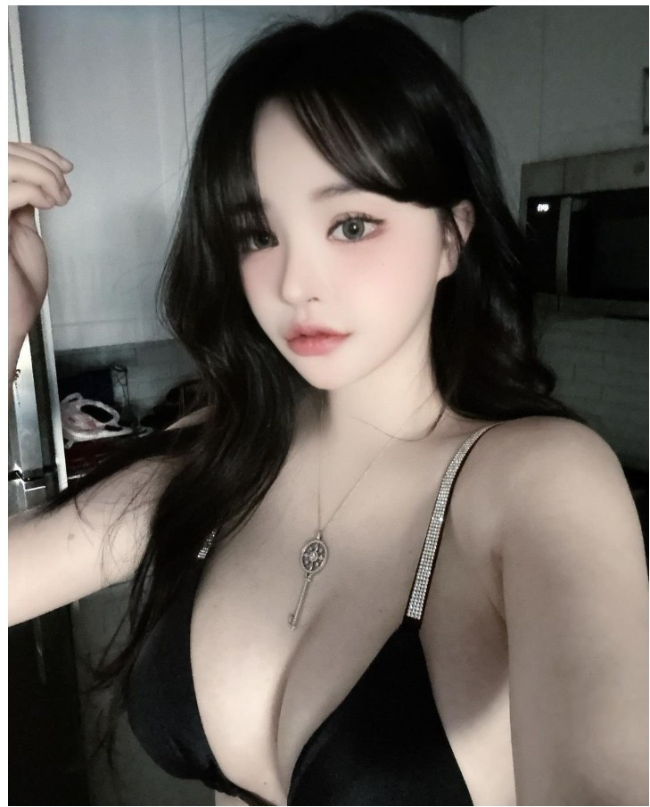 큐빅 박힌 검정끈브라 손밍 묵직한 가슴골 근황 1장