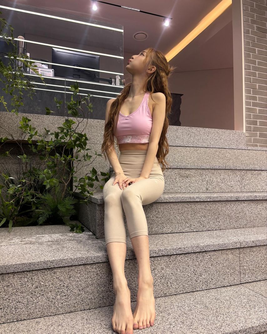 루셈블 여진 뉴발란스 핑크 브라탑 + 레깅스 은근히 비치는 라인