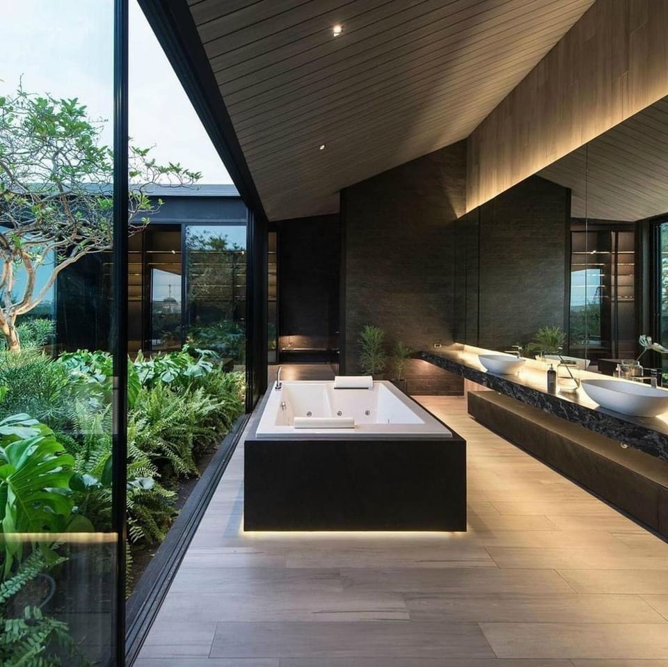 Phòng ban công, điều hòa, giường đệm đủ