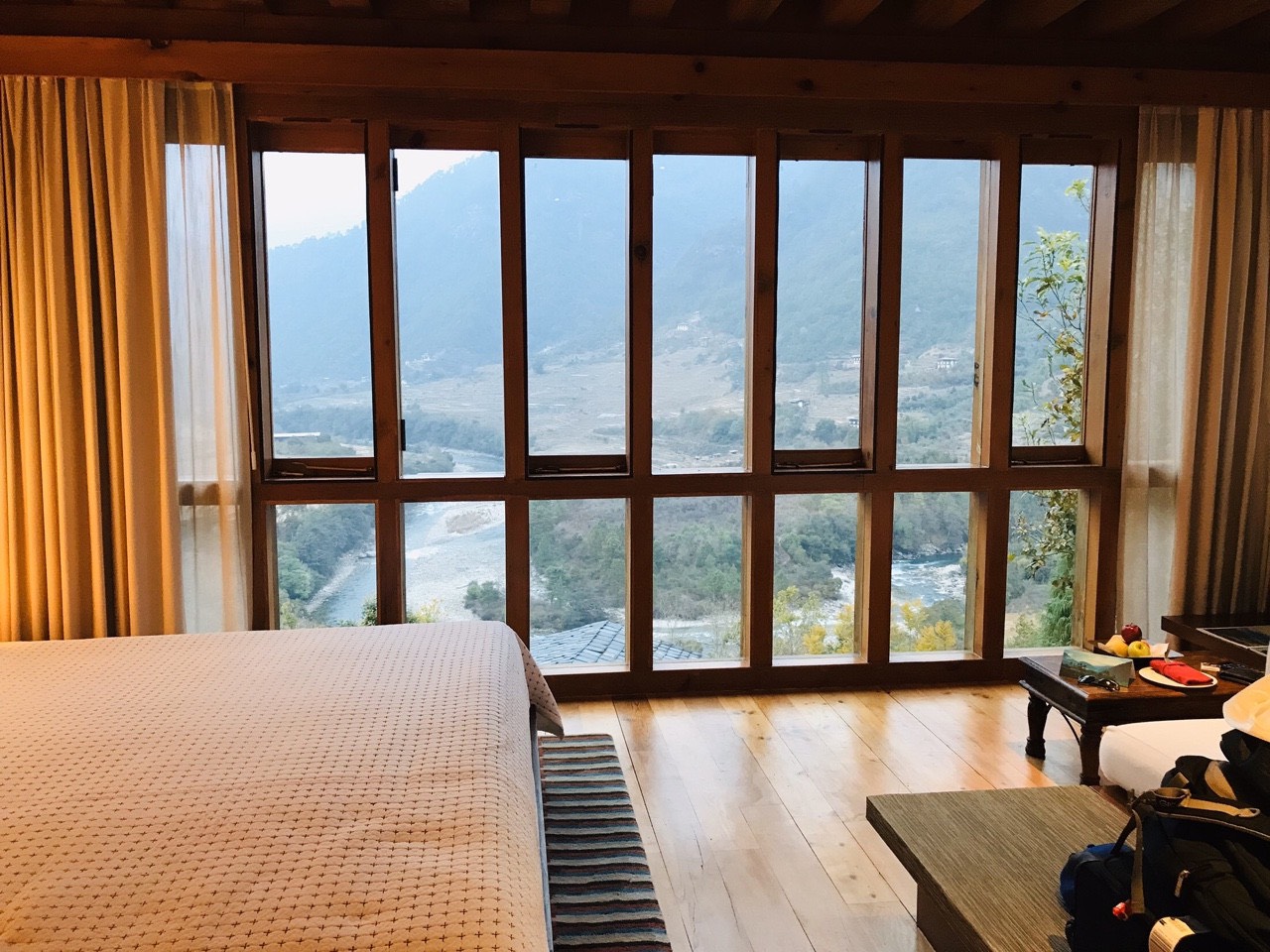 Bán tòa nhà VP Điện Biên Phủ Bình Thạnh - đang cho thuê 14,4tỷ/năm ~ 6%/năm 400m2(10,6 x 38m) 230tỷ