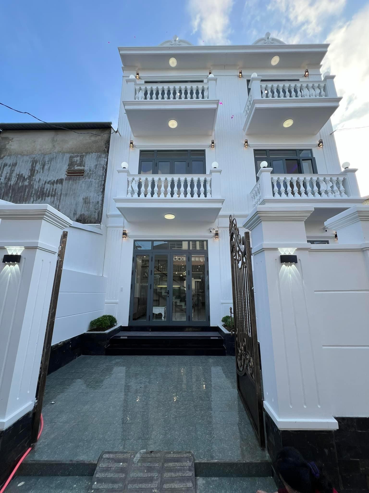 NHÀ PHỐ HIỆN ĐẠI CẠNH PHỐ TÂY HUẾ