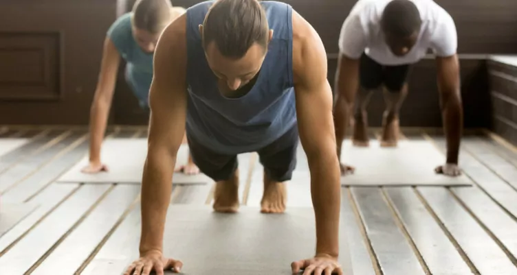 A BEGINNER’S GUIDE TO AUTOPHAGY, THE REAL WAY TO DETOX YOUR BODY 5 Group of people doing plank pose