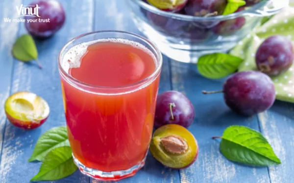 VINUT_Fruit juices contain natural sugars, which can provide a quick source of energy VINUT_Fruit juices contain natural sugars, which can provide a quick source of energy