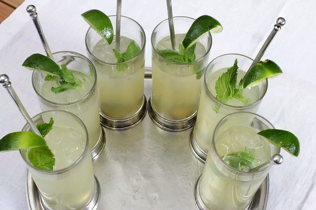 Non-Alcoholic Drinks: 10 Recipes for a Refreshing Beverage Experience Non-Alcoholic Drinks: 10 Recipes for a Refreshing Beverage Experience