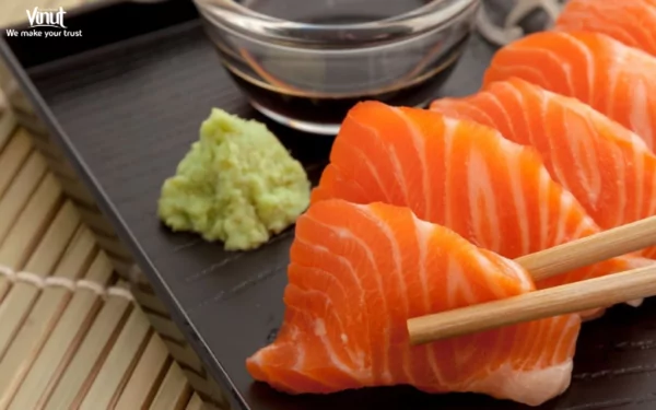 VINUT_ It is often served with sushi and sashimi