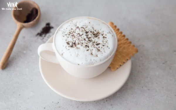 VINUT_Caffè Latte is often served in a large cup or glass
