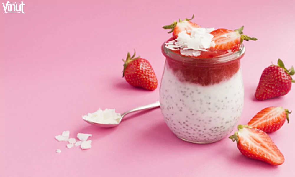 Strawberry Coconut Milk: Benefits, Recipes, and Nutrition 4 VINUT_Strawberry Coconut Chia Pudding