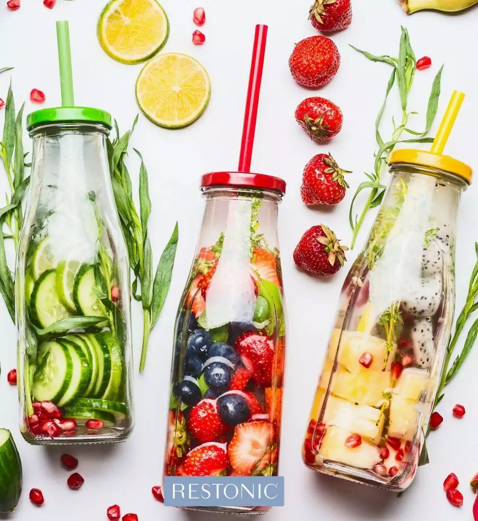 Should You Drink Water First Thing in the Morning? 4 Should You Drink Water First Thing in the Morning?