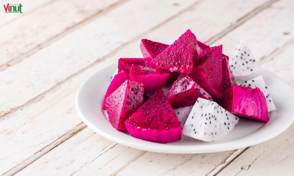 Dragon Fruit: A Journey into Its Origins, Varieties, and Health Benefits 12 VINUT_Eating it Fresh