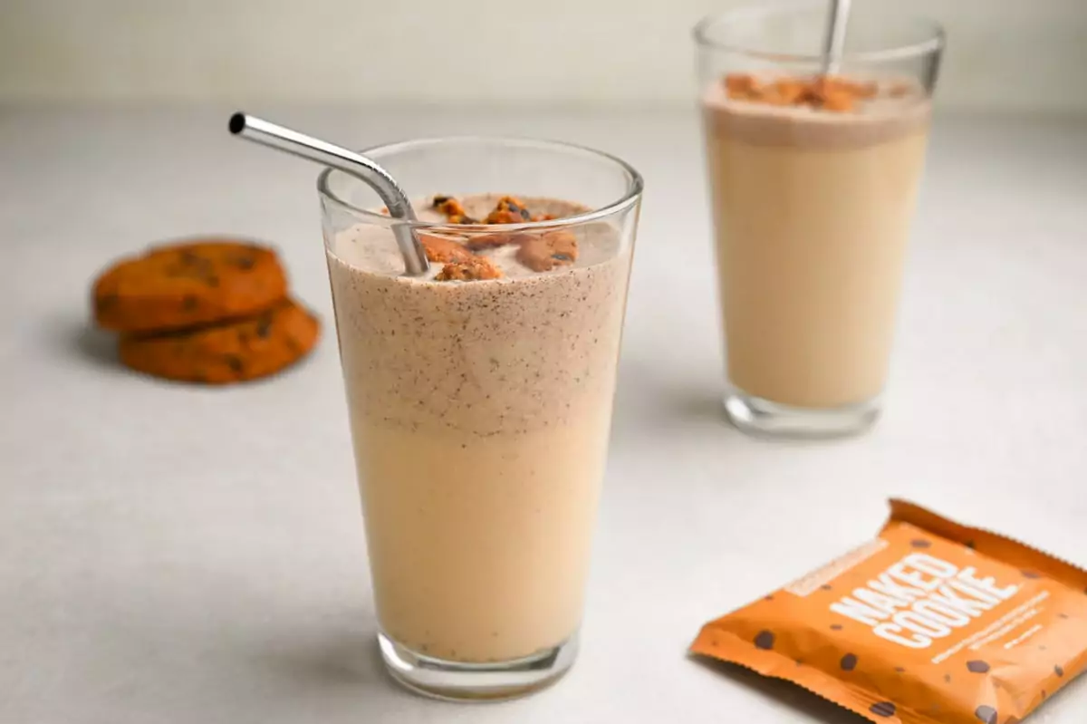 Easy Cookies and Cream Protein Shake (4 ingredients) 2 Easy Cookies and Cream Protein Shake (4 ingredients)
