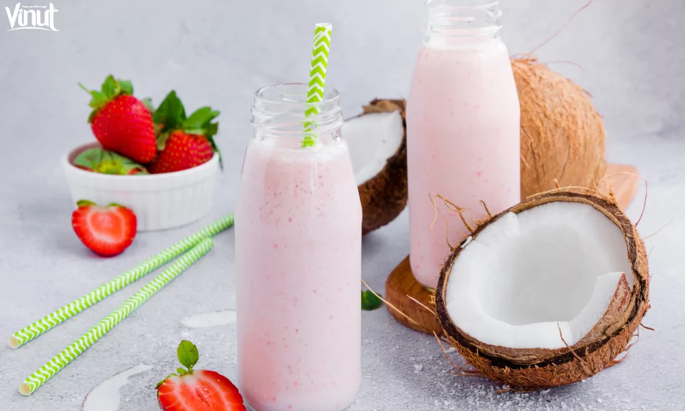 Strawberry Coconut Milk: Benefits, Recipes, and Nutrition 3 VINUT_Strawberry Coconut Smoothie