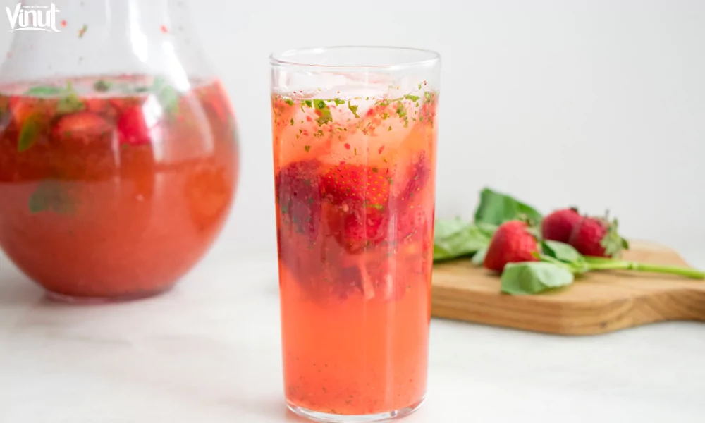VINUT_Strawberry Basil Lemonade