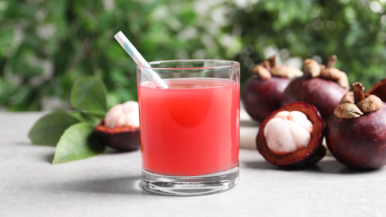 VINUT_Mangosteen juice, often hailed as the “Queen of Fruits,”